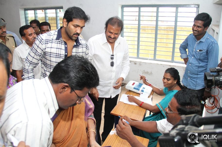 Mohan-Babu-Family-Casts-Vote-2014